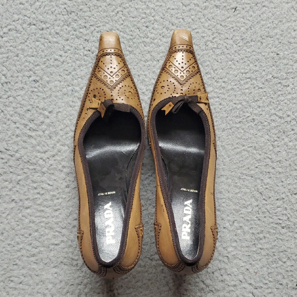 Prada  Women's Two-Tone Brown Pointed Toe Leather Pumps Size 6 US - Picture 5 of 9